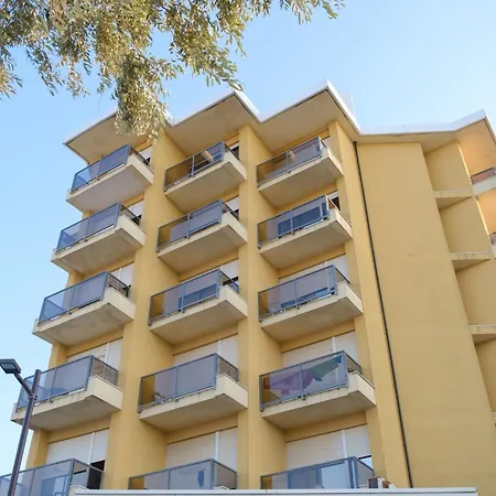 Crown Hotell 3*