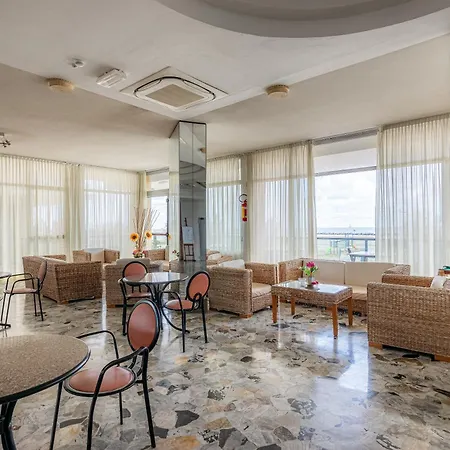 Crown Hotell 3*
