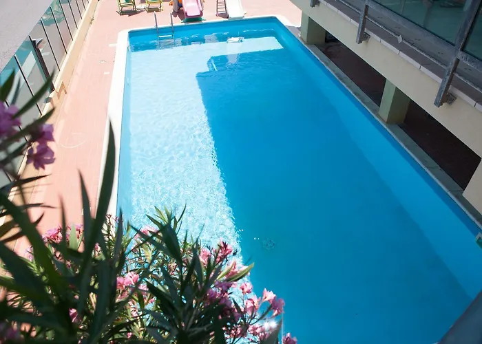 Crown Hotel 3*